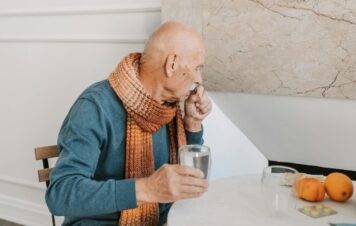 Czym jest kaszel palacza? Kaszel palacza – objawy i leczenie.