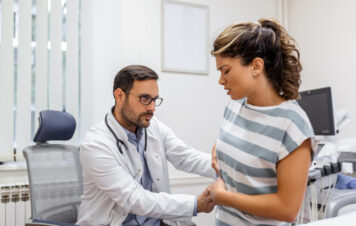 Rwa udowa – przyczyny, objawy i sposoby leczenia